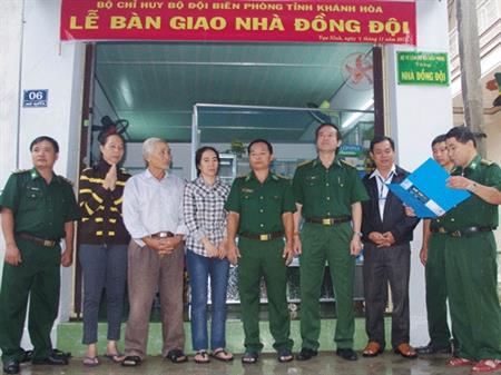 Bàn giao “Nhà đồng đội” cho gia đình Đại úy Phan Đức Chung