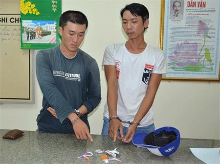 Phối hợp bắt 2 đối tượng tàng trữ ma túy