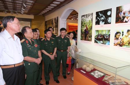 Khai mạc triển lãm "Da cam - Lương tri và công lý"