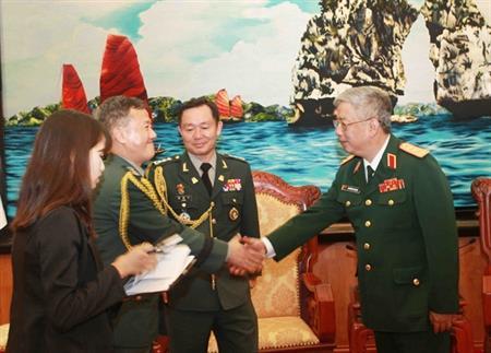 Thượng tướng Nguyễn Chí Vịnh tiếp Tùy viên Quốc phòng Hàn Quốc