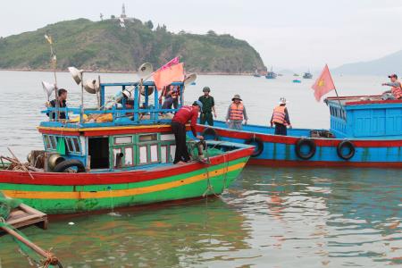 Bắt giữ tàu cá đánh bắt trong vùng biển cấm