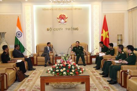 Bộ trưởng Bộ Quốc phòng tiếp Đại sứ Ấn Độ