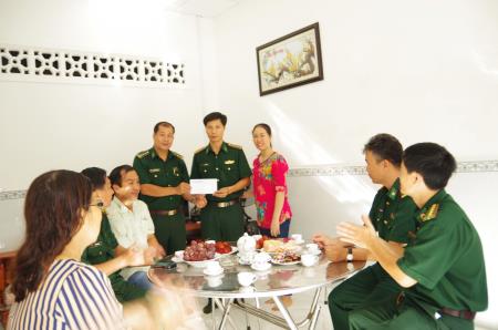 BĐBP TP Hồ Chí Minh trao tặng "Mái ấm chiến sĩ nơi biên giới"