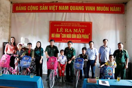 Đồng hành nâng bước em tới trường