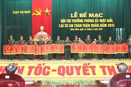 Những "vô lăng vàng" mang quân hàm xanh