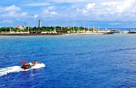 Tổ quốc giữa đại dương sóng vỗ