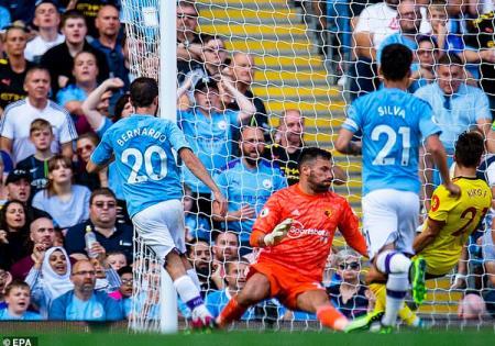 Man City thiết lập hàng loạt kỷ lục, Barcelona khởi đầu tệ nhất trong 25 năm