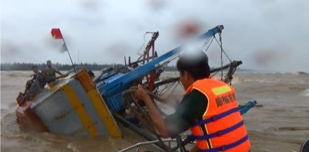 BĐBP Quảng Bình cùng nhân dân kịp thời chống lũ