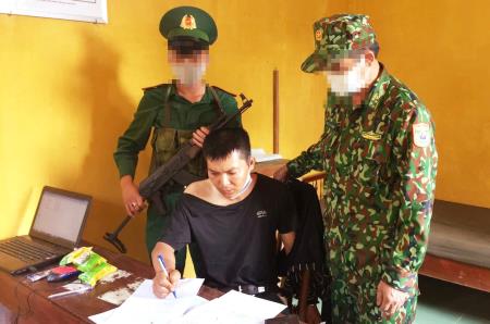 Bắt đối tượng nghiện tàng trữ chất ma túy