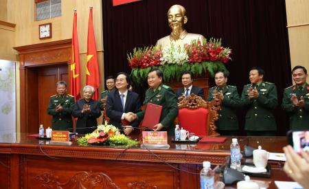 “Người thầy giáo quân hàm xanh” trở thành biểu tượng đẹp