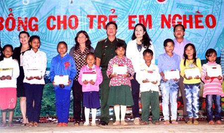 Hội Liên hiệp phụ nữ các đơn vị về với biên cương