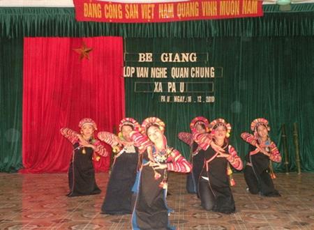 Văn nghệ quần chúng góp phần nâng cao đời sống văn hóa cơ sở