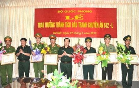 Bộ Quốc phòng: Trao thưởng cho các tập thể lập thành tích xuất sắc trong chuyên án 612-L