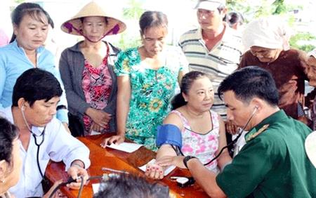 Bạc Liêu: Khám bệnh và cấp thuốc miễn phí cho ngư dân