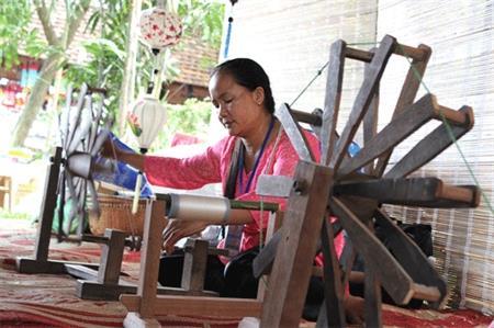 Độc đáo nghề dệt truyền thống của người Mông và người Chăm