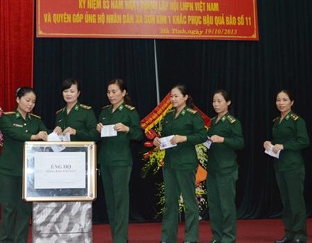 Phụ nữ BĐBP Hà Tĩnh quyên góp, ủng hộ nhân dân vùng lũ Hương Sơn