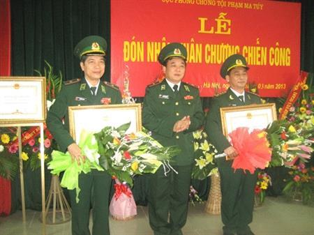 Đón nhận Huân chương chiến công hạng Nhì