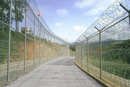 Tây Ban Nha: Ổn định biên giới, mở rộng tấm lòng