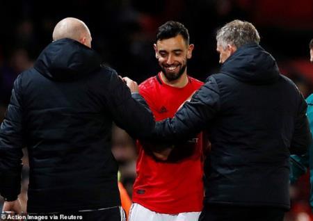 Man đỏ “dễ thở” tại vòng 1/8 Europa League, Man xanh thiệt quân
