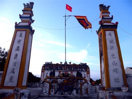 Đền thiêng nơi cửa biển
