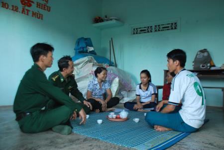 Tình người nơi biên giới