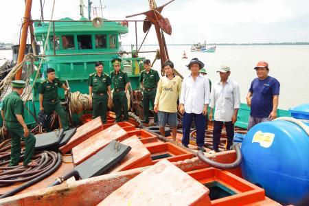 Bắt phương tiện vận chuyển 20 nghìn lít dầu DO không rõ nguồn gốc