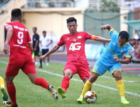 SLNA và Than Quảng Ninh phả hơi nóng vào gáy Hà Nội FC và TP.HCM