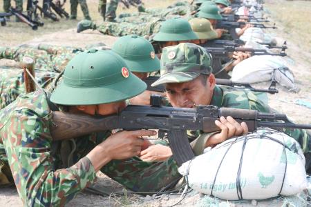 Vượt nắng thao trường