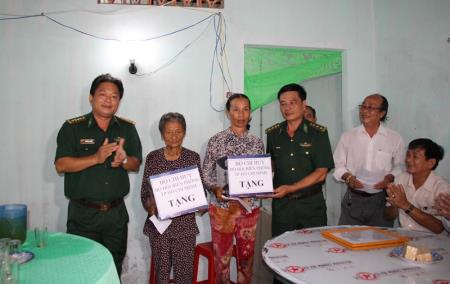 Trao tặng nhà tình thương cho hộ nghèo huyện Cần Giờ