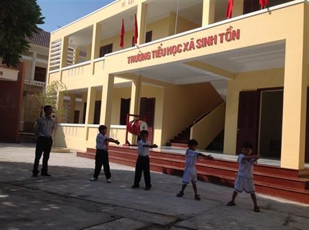 Giữa biển xa có một trường Tiểu học