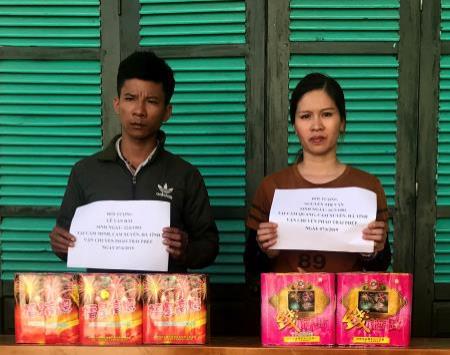 Bắt 2 đối tượng vận chuyển hơn 11kg pháo nổ qua biên giới