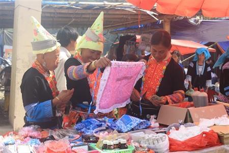 Đi chợ Dào San