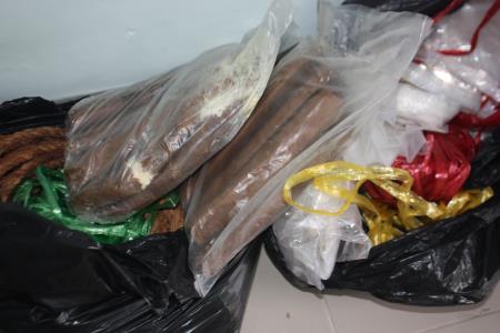 Bắt 5 đối tượng tàng trữ thuốc nổ trái phép