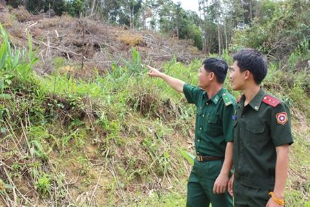 Một đường biên, hai sắc lính