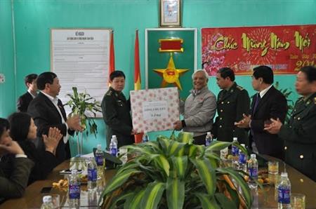 Phó Chủ tịch Quốc hội Uông Chu Lưu làm việc tại huyện Quan Hoá, Mường Lát