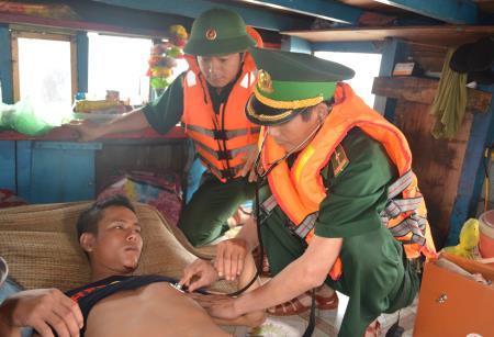 BĐBP Quảng Bình cứu tàu bị nạn trên biển