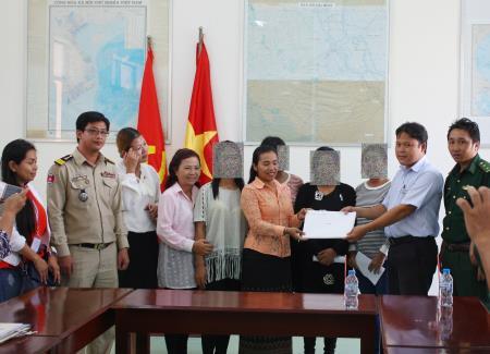BĐBP An Giang tiếp nhận 4 phụ nữ bị bán ra nước ngoài