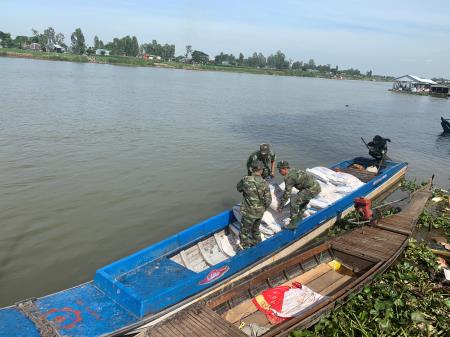Đồn Biên phòng cửa khẩu Long Bình bắt vụ vận chuyển 1,5 tấn đường nhập lậu