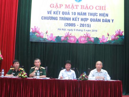 Họp báo về kết quả 10 năm thực hiện Chương trình Quân dân y kết hợp