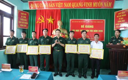 Học tiếng đồng bào dân tộc thiểu số để gần dân, hiểu dân hơn