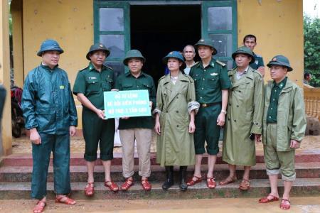 Đoàn công tác Bộ Tư lệnh BĐBP chỉ đạo công tác khắc phục hậu quả mưa lũ tại xã Na Mèo