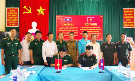 Giao ban thường kỳ giữa BĐBP Sơn La và Đại đội Biên phòng 213, Bộ Chỉ huy Quân sự tỉnh Hủa Phăn