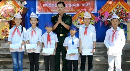Hỗ trợ học sinh có hoàn cảnh khó khăn, học sinh nghèo học giỏi