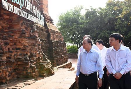 quotPhú Yên cần đưa du lịch trở thành ngành kinh tế mũi nhọnquot