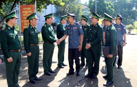 Bộ Tư lệnh Hiến binh Quân đội Hoàng gia Campuchia thăm, làm việc tại Trường Trung cấp 24 Biên phòng