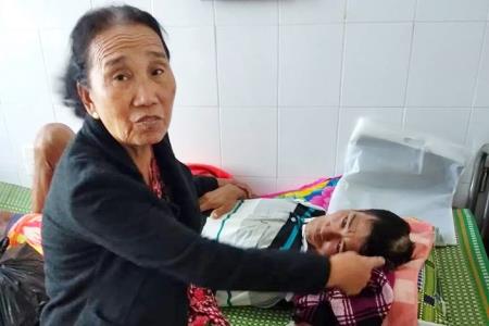 Ném thuốc nổ vui giao thừa, một nạn nhân nguy kịch