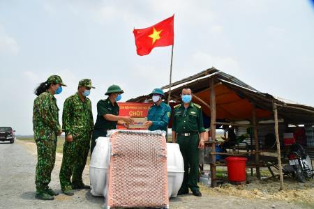 Quân dân chung tay phòng, chống dịch Covid-19
