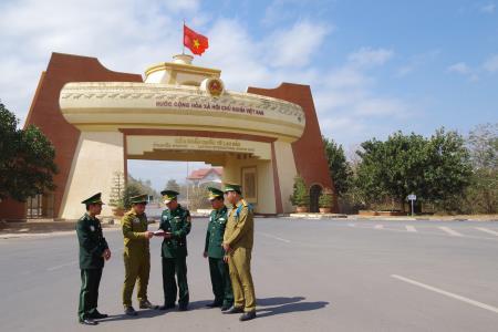 Cùng phối hợp bảo vệ biên giới