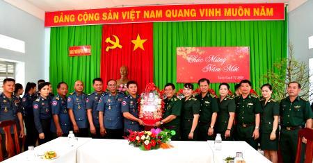 Bộ Chỉ huy Hiến binh tỉnh Svay Rieng thăm, chúc tết BĐBP Tây Ninh
