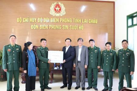 Phó Thủ tướng Chính phủ Vương Đình Huệ thăm Đồn Biên phòng Sin Suối Hồ